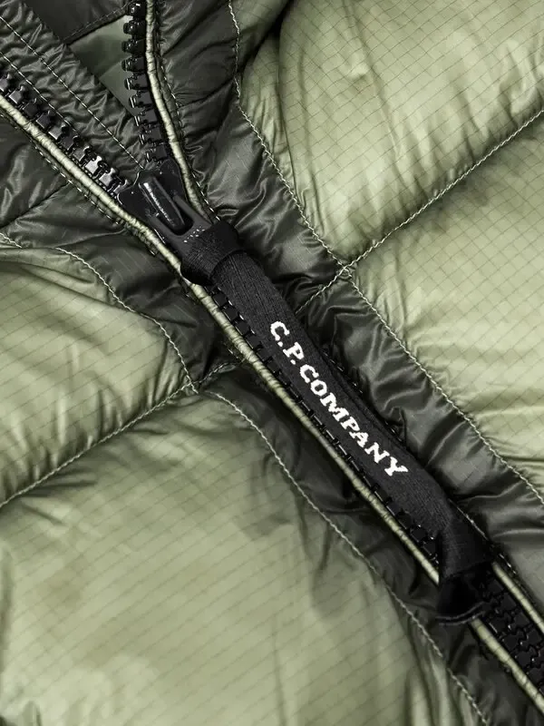 C.P. COMPANY  logo-appliquéd quilted shell hooded down jacket - green