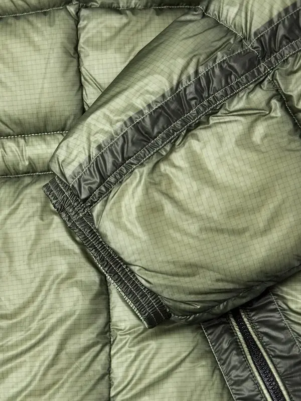 C.P. COMPANY  logo-appliquéd quilted shell hooded down jacket - green