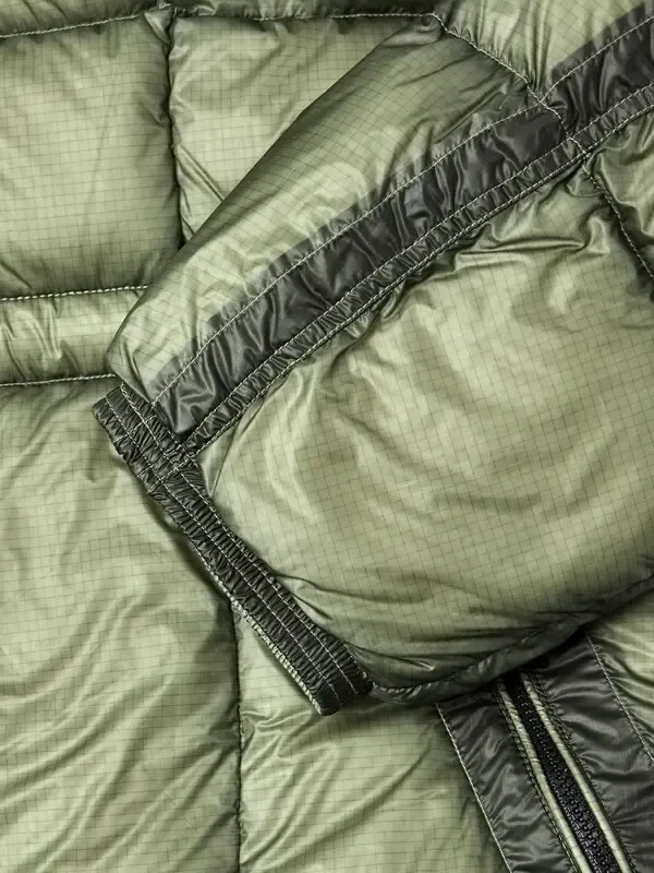 C.P. COMPANY  logo-appliquéd quilted shell hooded down jacket - green