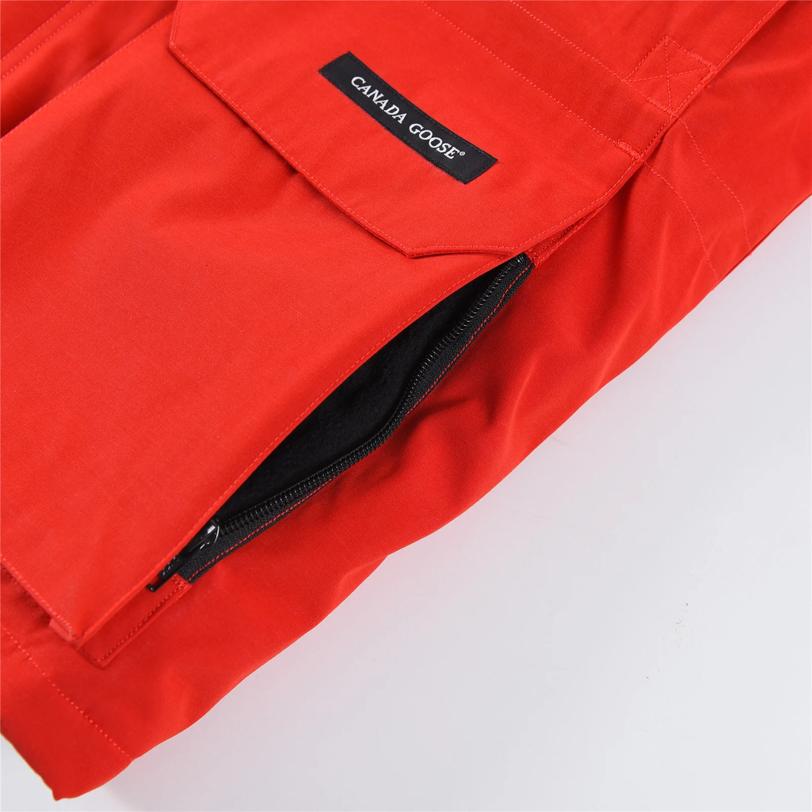 カナダグース エクスペディション パーカー 4660M、ユニセックス ダウンジャケット、ミドル丈コート（レッド）。