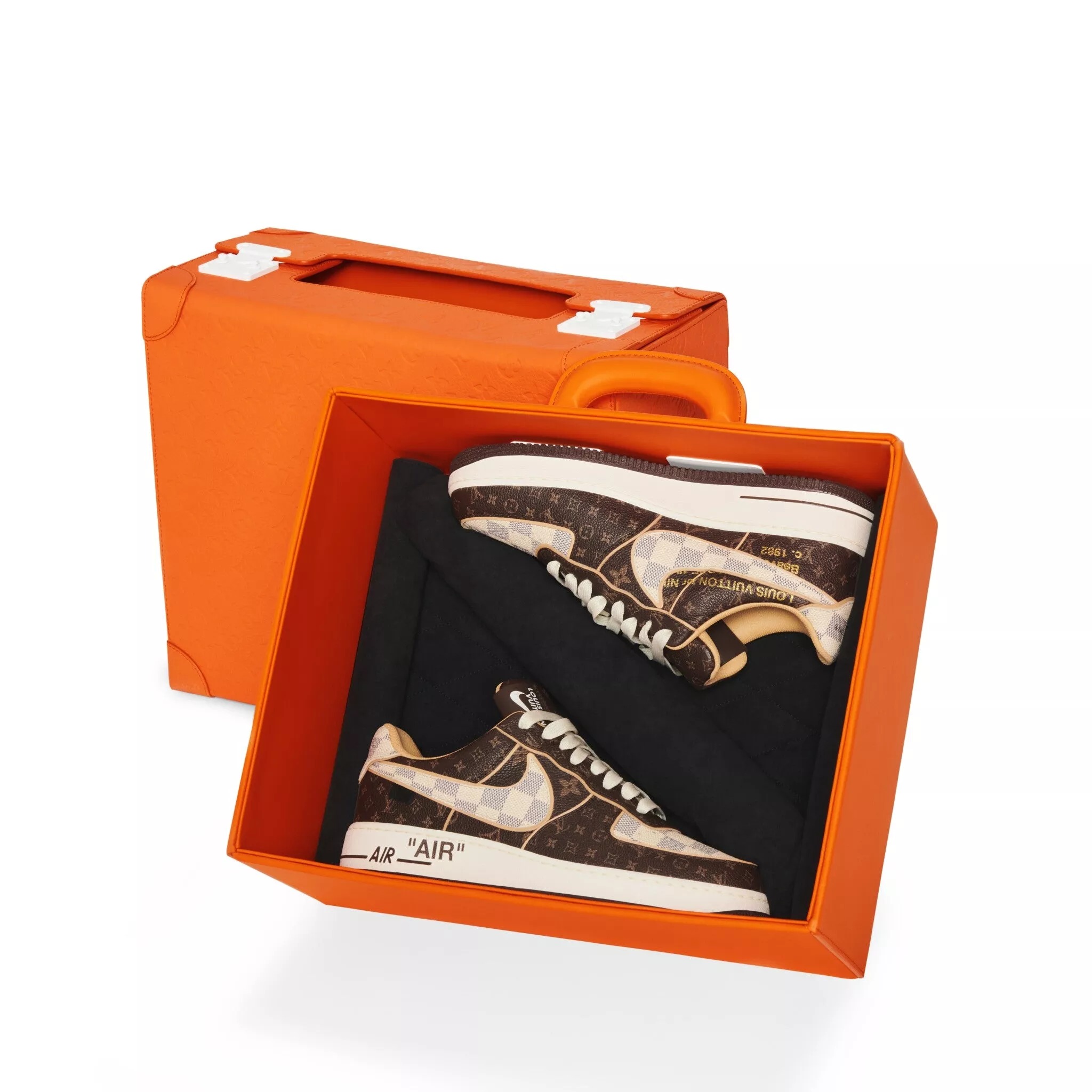 【Louis Vuitton X Nike】“AIR FORCE 1” & PILOT CASE 新作続々！最低価額& 限定出荷！
