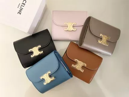 CELINE【入手困難】可愛い ★TRIOMPHE SMALL FLAP WALLET★ 全色