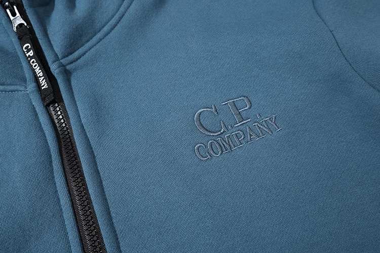 Diagonal Raised Fleece Goggle Sweatshirt カラー: Sapphire Blue