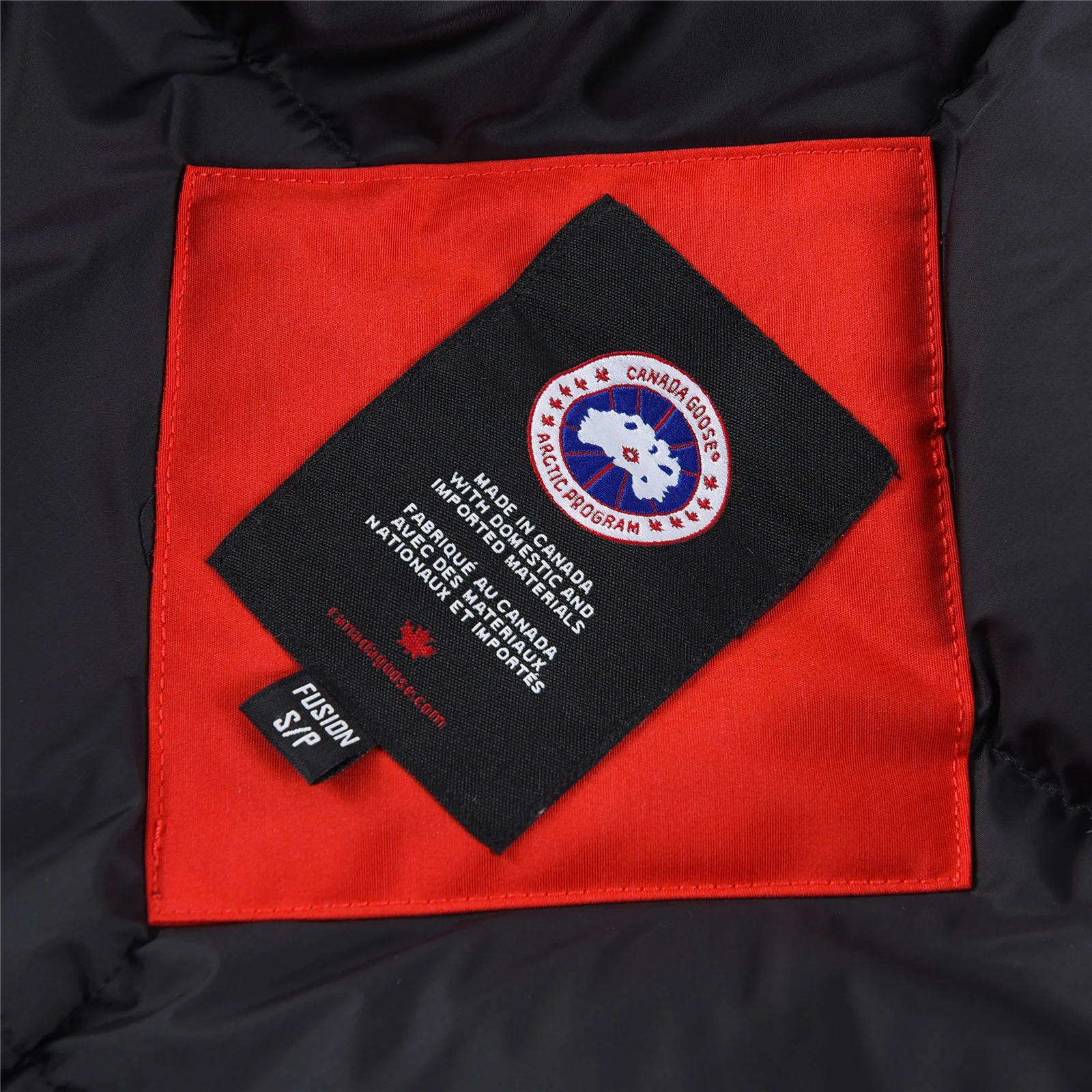 カナダグース エクスペディション パーカー 4660M、ユニセックス ダウンジャケット、ミドル丈コート（レッド）。