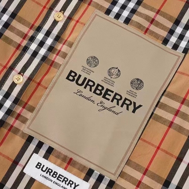 【BURBERRY】（バーバリー）長袖シャツ、ご好評に付き再入荷！