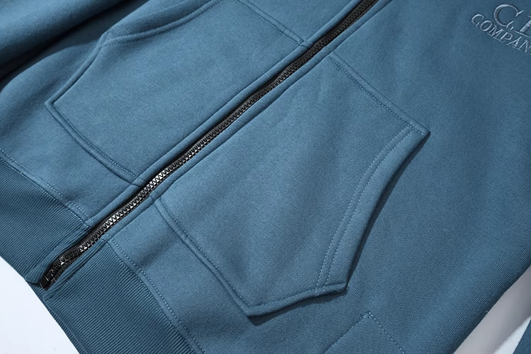 Diagonal Raised Fleece Goggle Sweatshirt カラー: Sapphire Blue