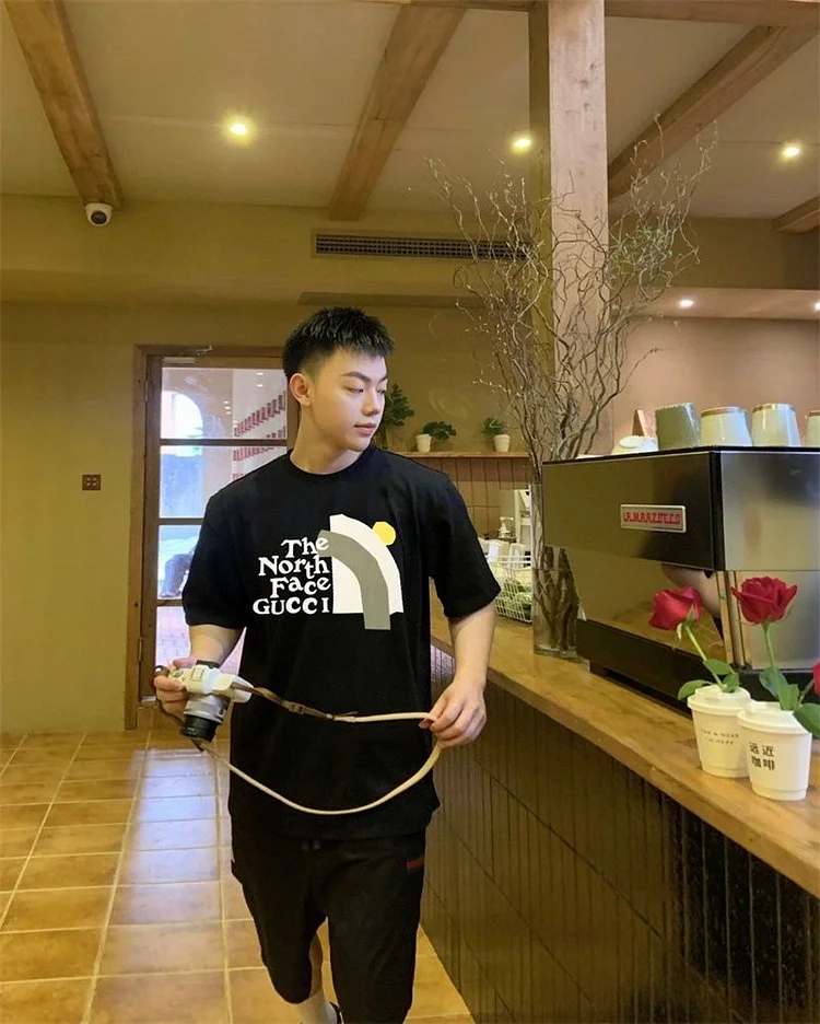 【Gucci 】（グッチ）半袖 男女兼用、ご好評に付き再入荷！