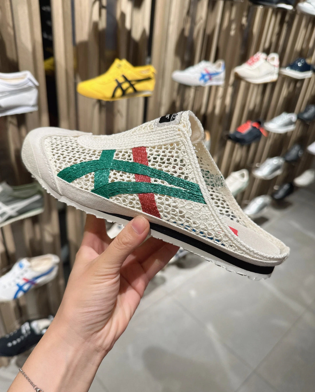 Tiger 鬼冢虎网眼夏季凉拖白色红绿线条