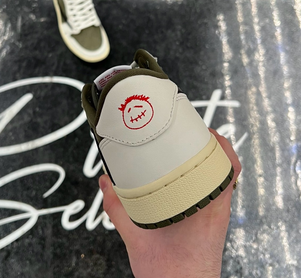 Travis Scott × Nike Air Jordan 1 Low OG SP “Reverse Olive”が9月9日に発売予定 ［DM7866-200］