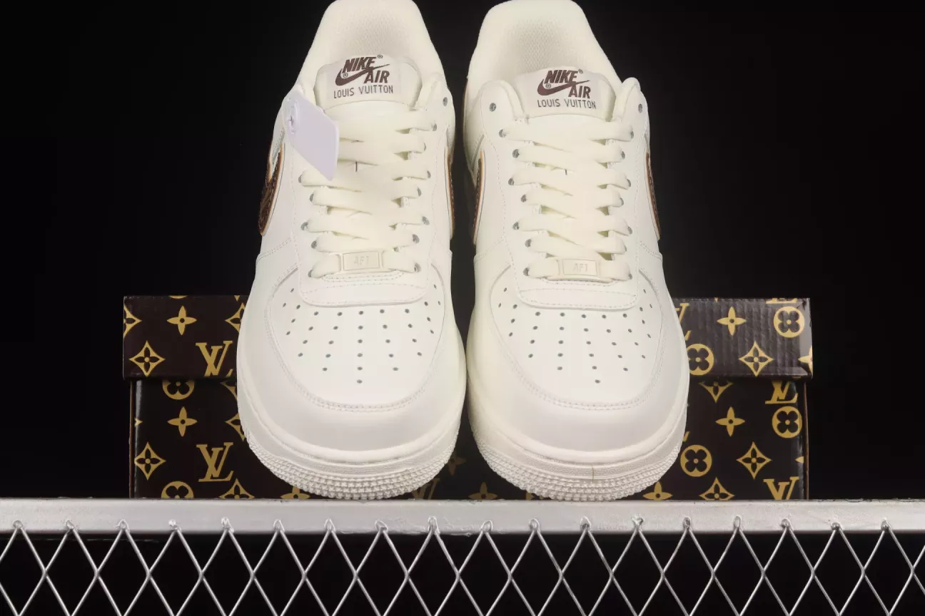 【新商品発売】【今年の新商品】LOUIS VUITTON X NIKE AIR FORCE 1 07 LOW RICE WHITE SHOES SNEAKERS【本物保証】【代金引換】