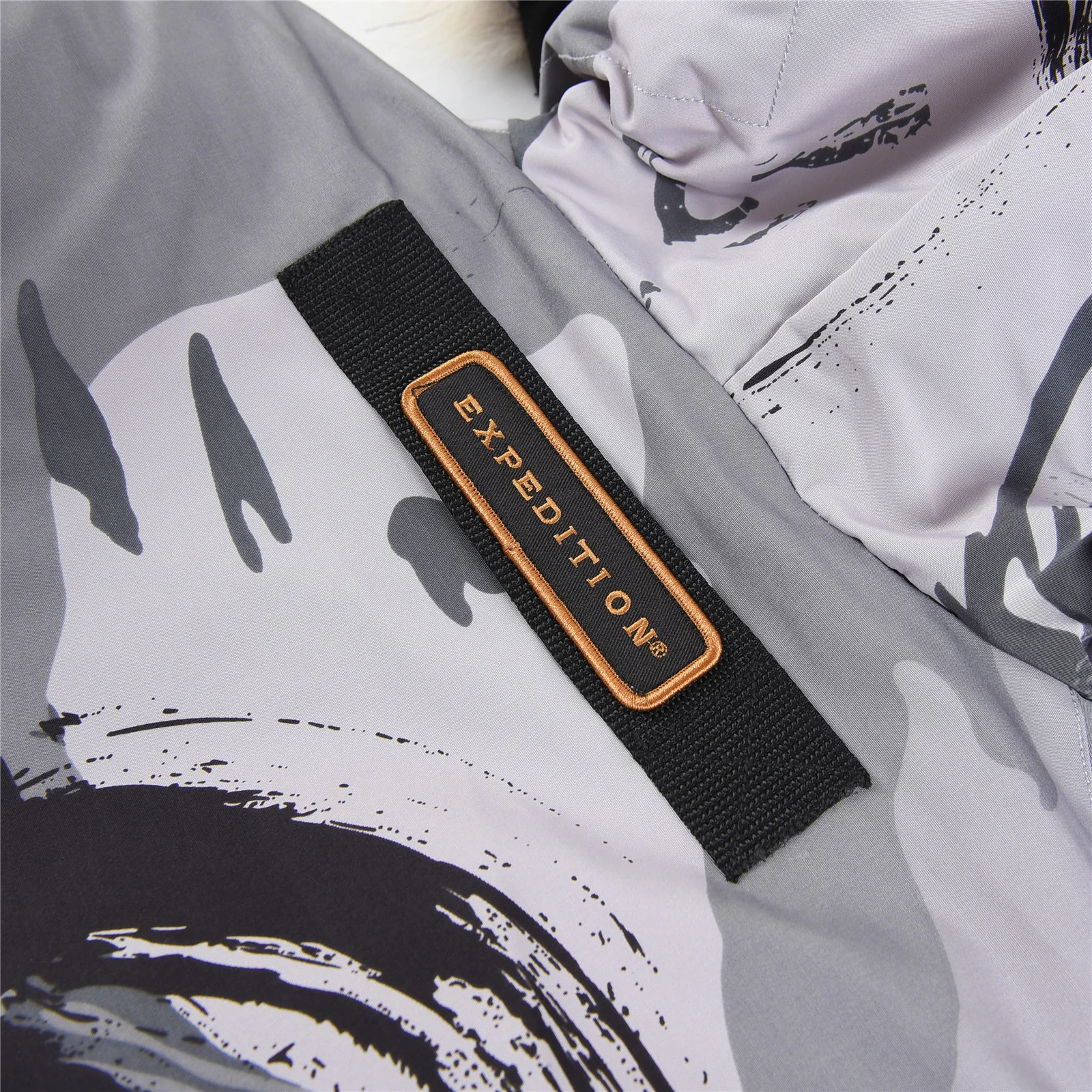 カナダグース エクスペディションパーカー 4660M ユニセックス ダウンジャケット ミドル丈コート（カモフラージュ）。