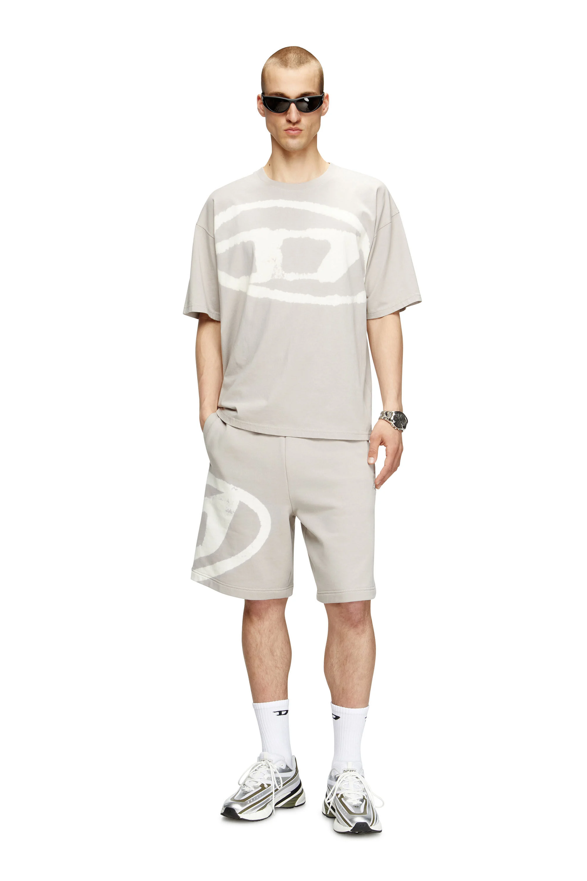 T-shirt with bleached Oval D logo