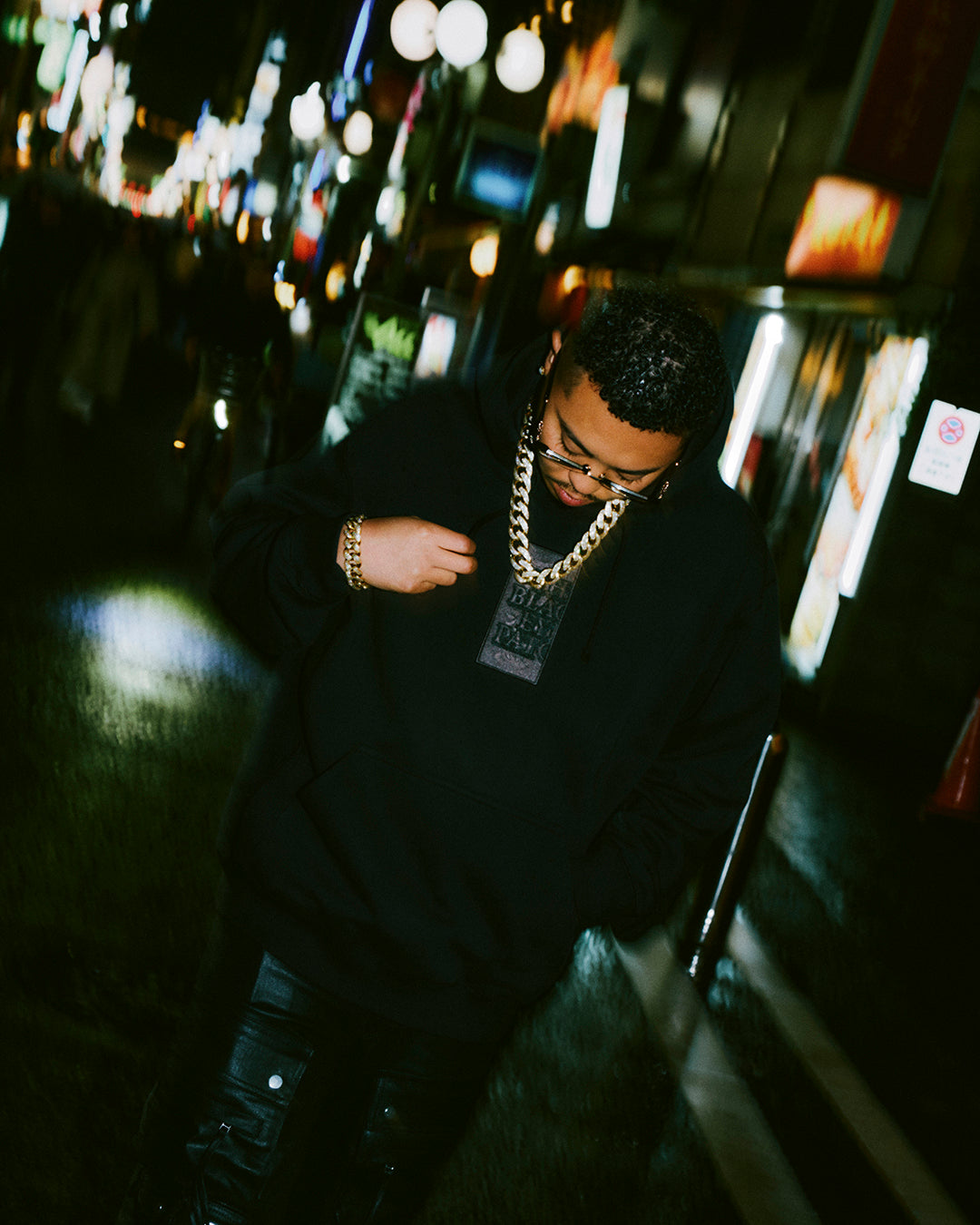 HANDLE WITH CARE HOODIE BLACK