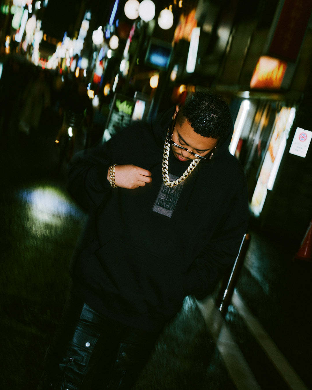 HANDLE WITH CARE HOODIE BLACK