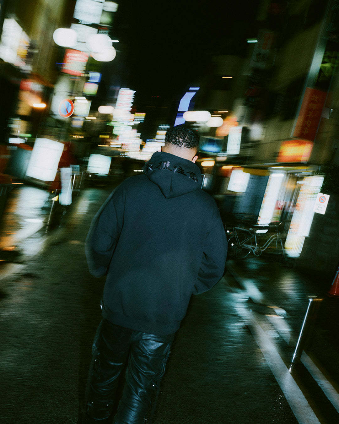 HANDLE WITH CARE HOODIE BLACK