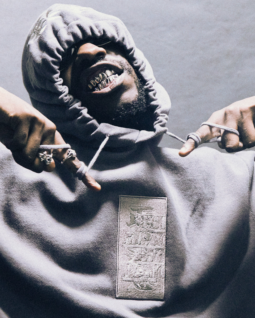 HWC LABEL HOODIE CHARCOAL