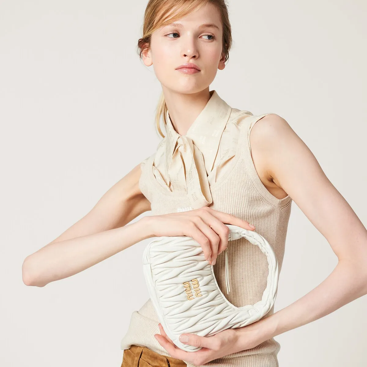 【MIU MIU】ハンドバッグ ショルダーバッグ ワンダー マトラッセ ホーボーバッグ ミニバッグ レディース