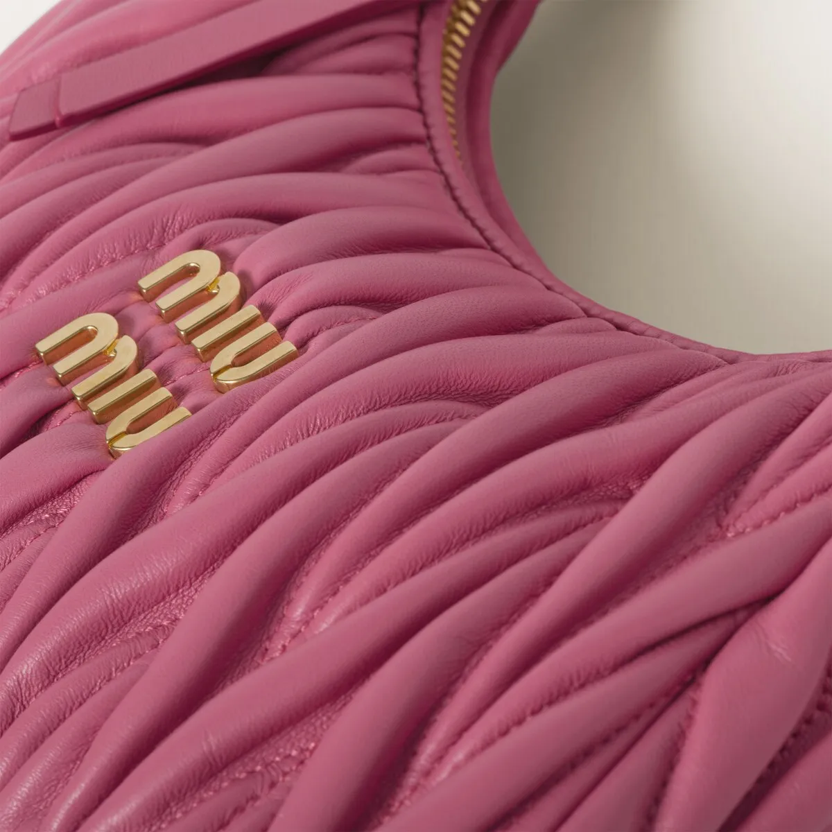 【MIU MIU】ハンドバッグ ショルダーバッグ ワンダー マトラッセ ホーボーバッグ ミニバッグ レディース