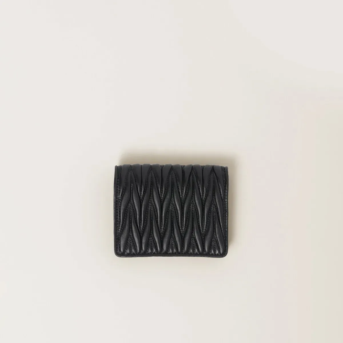 ◇【MIU MIU】マテラッセレザー 折り財布