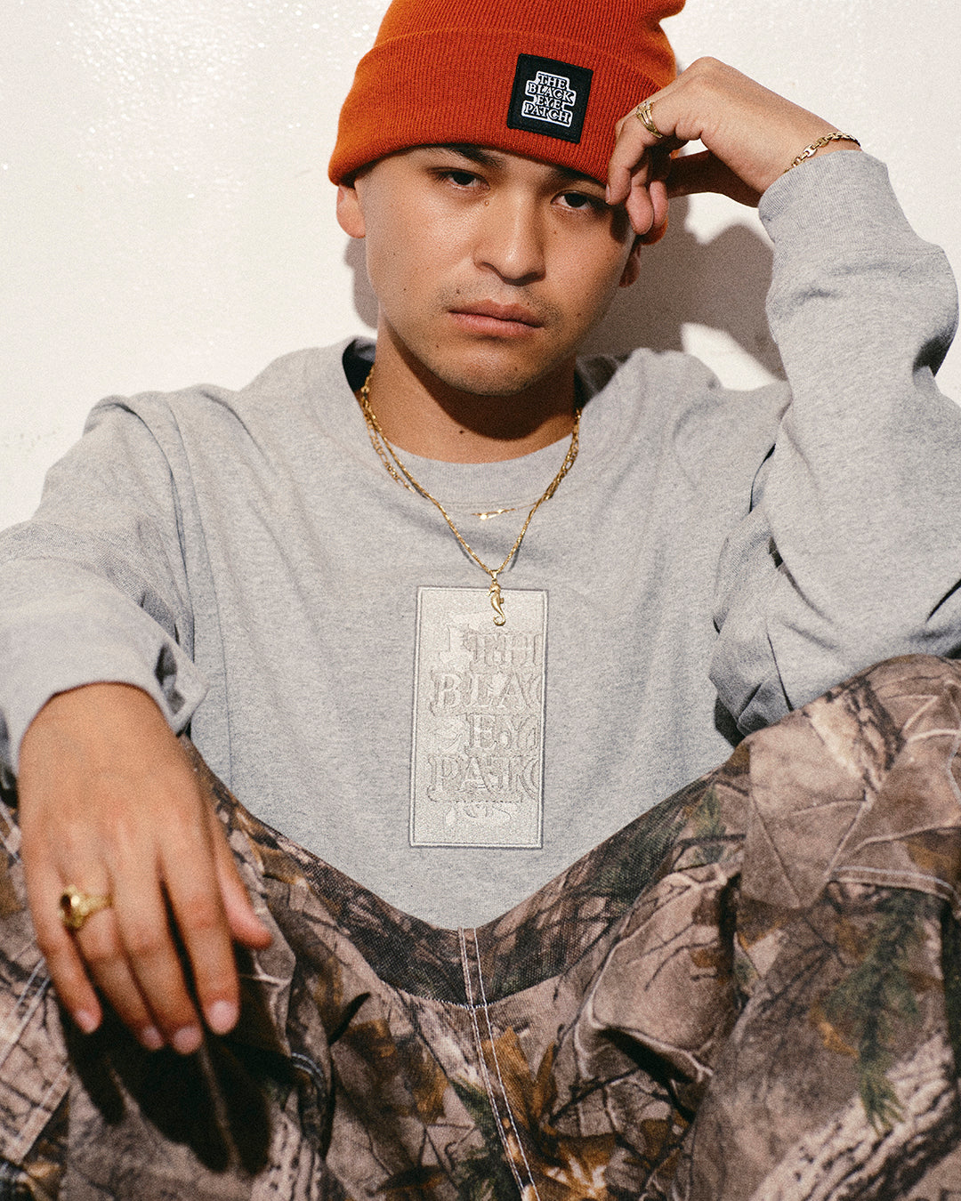 HWC SAME COLOR EMBROIDERED L/S TEE BROWN