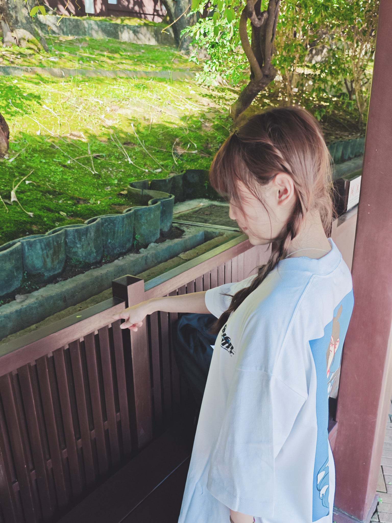 Over print Bag Girl Tee (White)