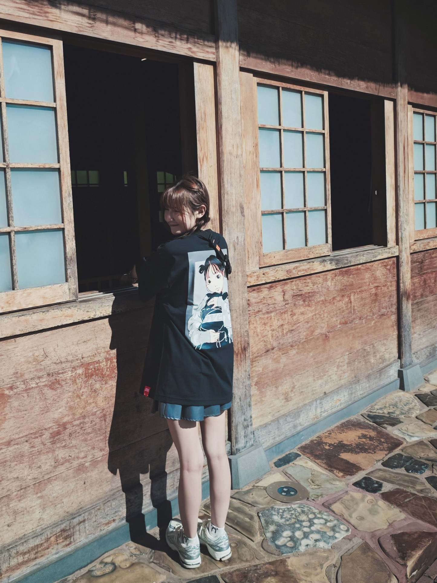 Over print Bag Girl Tee (Black)