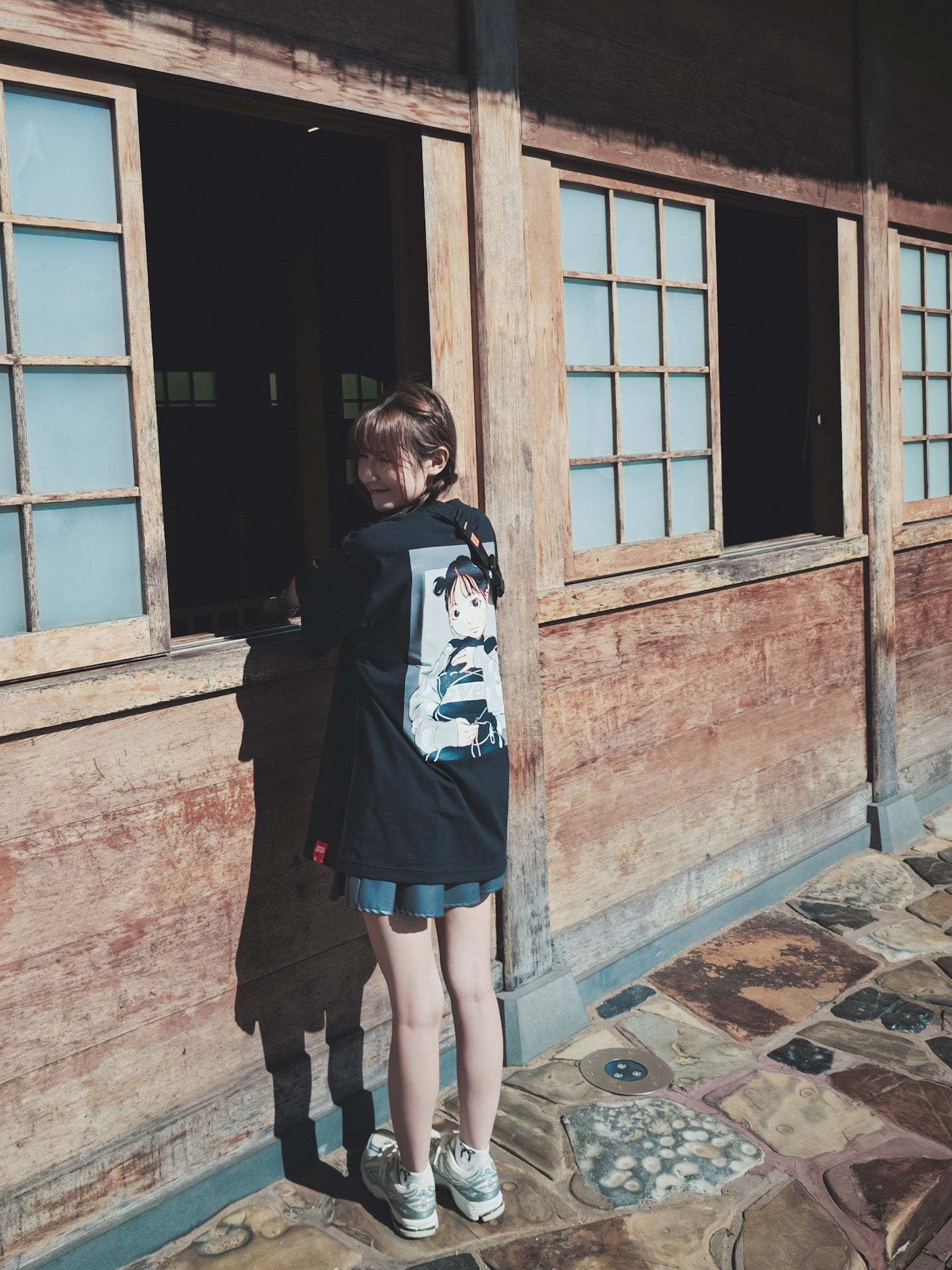 Over print Bag Girl Tee (Black)