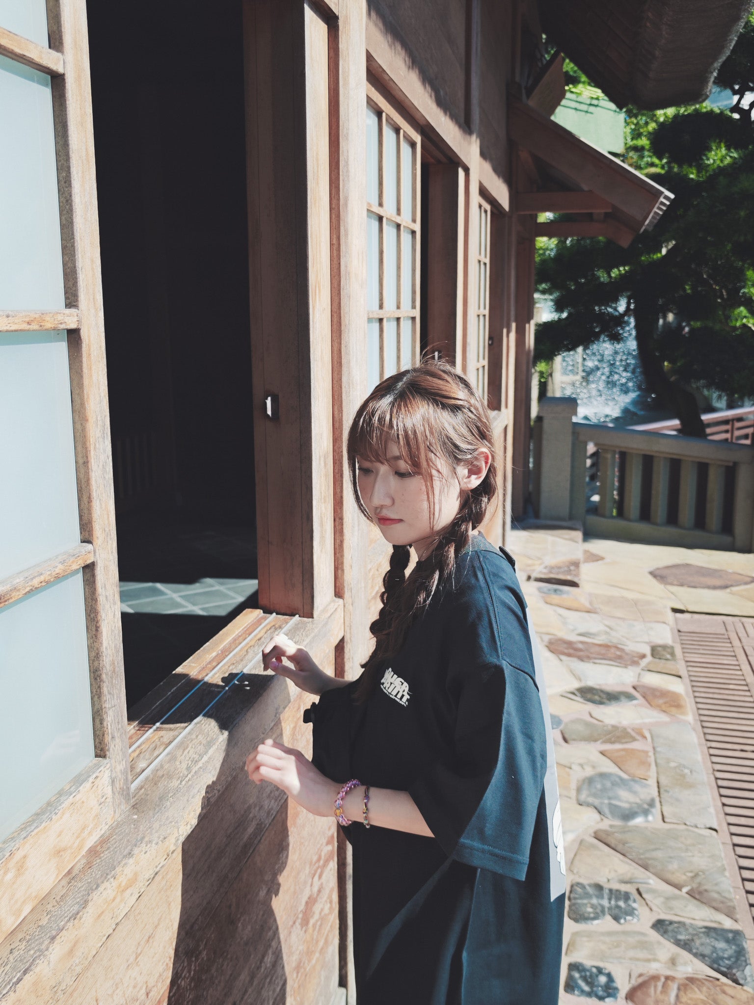 Over print Bag Girl Tee (Black)