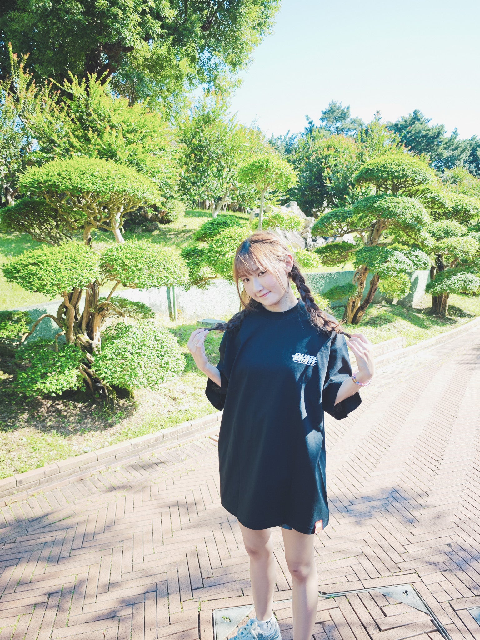 Over print Bag Girl Tee (Black)