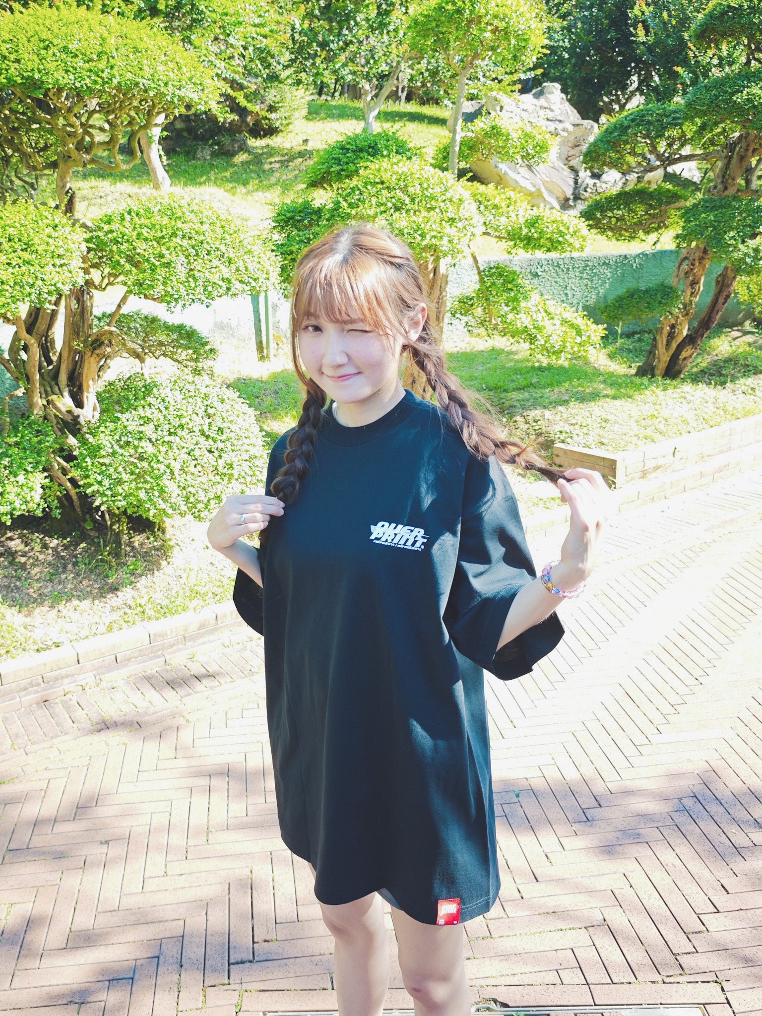 Over print Bag Girl Tee (Black)