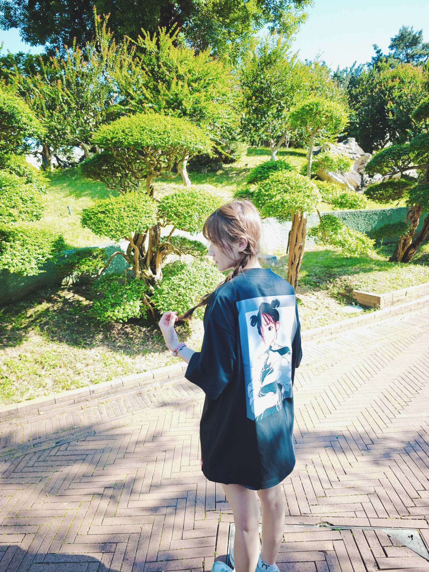 Over print Bag Girl Tee (Black)