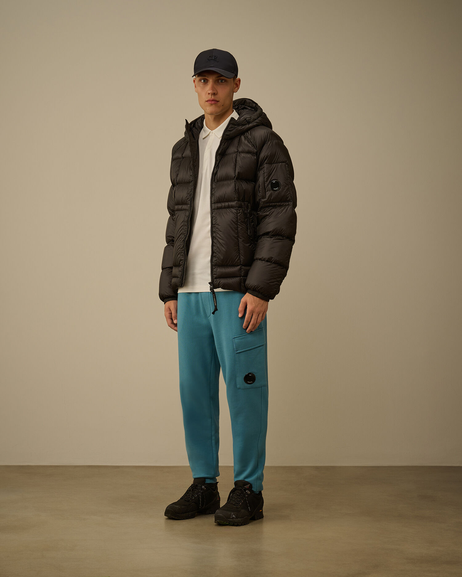 D.D. Shell Hooded Down Jacket カラー: BLACK