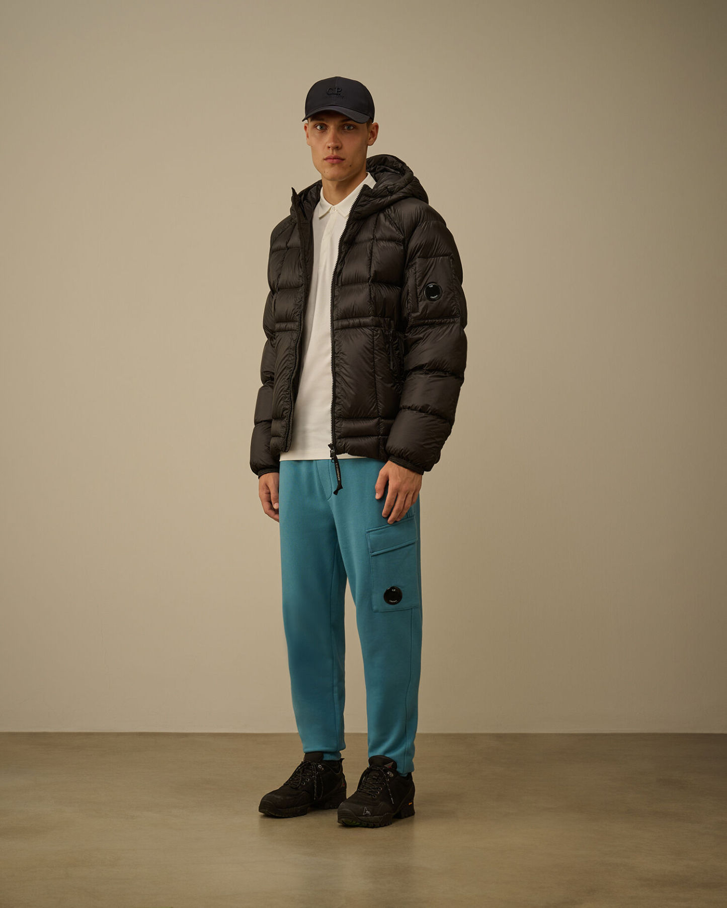 D.D. Shell Hooded Down Jacket カラー: BLACK