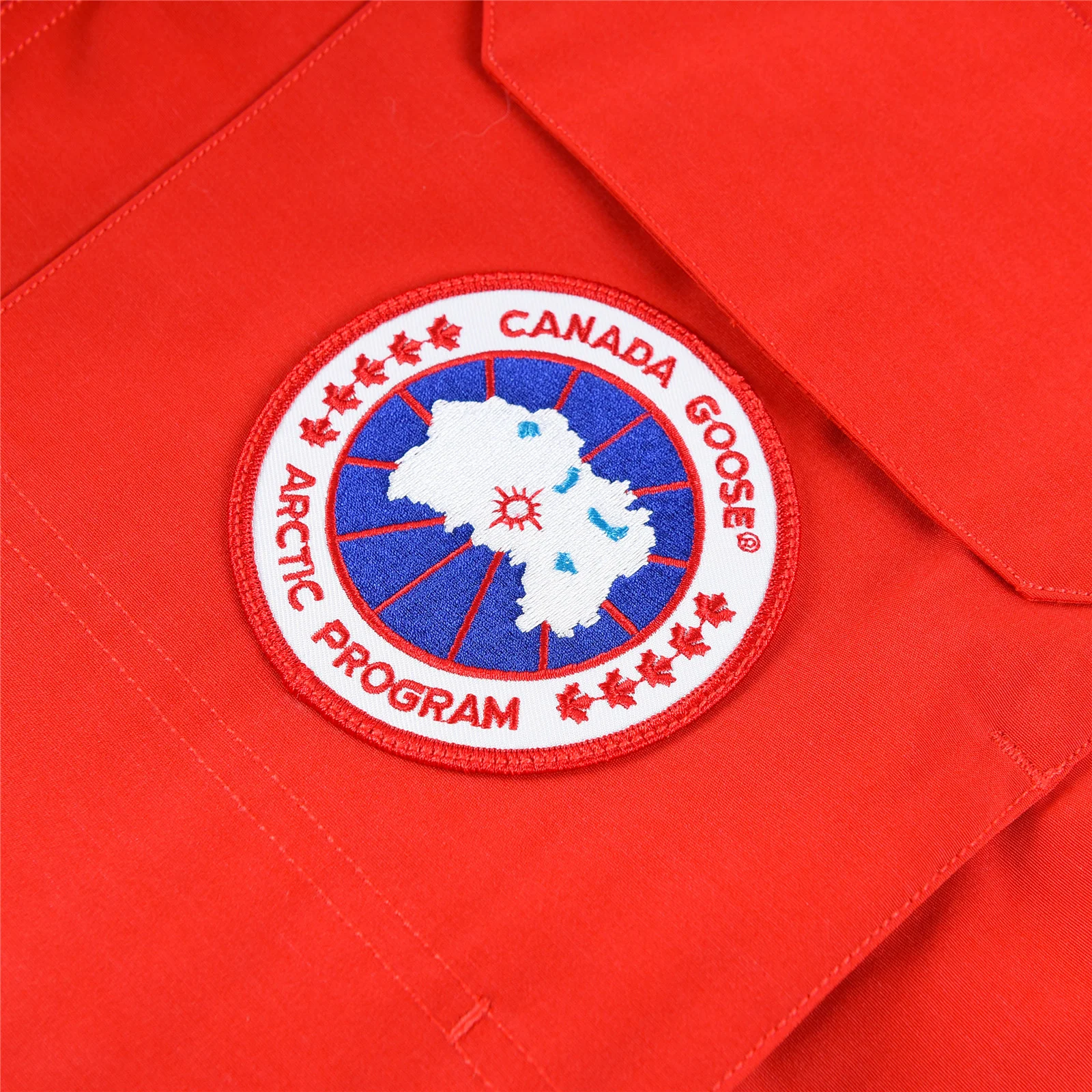 カナダグース エクスペディション パーカー 4660M、ユニセックス ダウンジャケット、ミドル丈コート（レッド）。