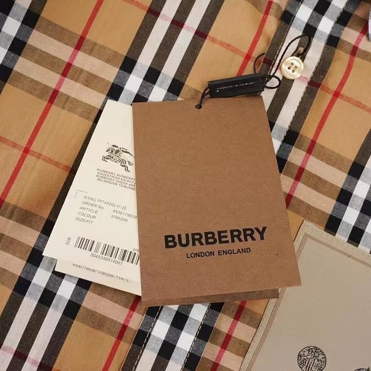 【BURBERRY】（バーバリー）長袖シャツ、ご好評に付き再入荷！