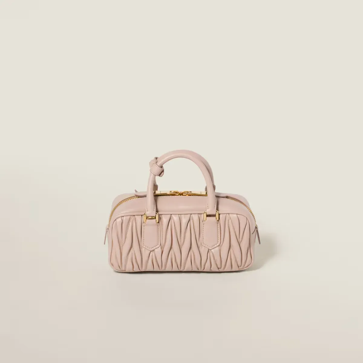 【MIU MIU】アルカディ マトラッセ レザー バッグ レギュラー