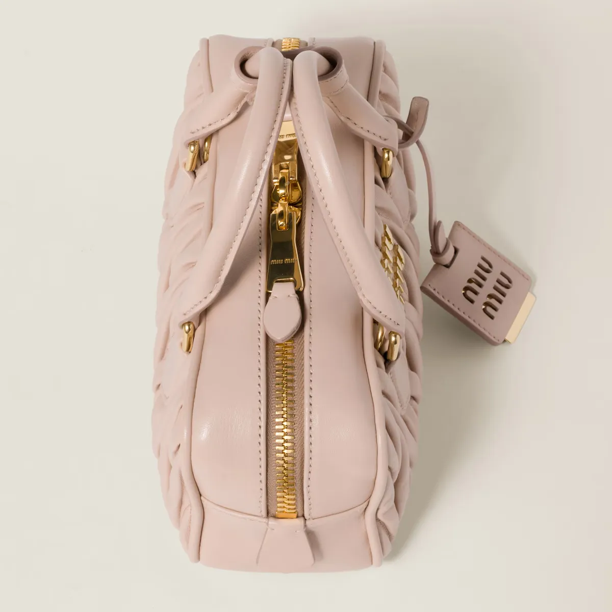 【MIU MIU】アルカディ マトラッセ レザー バッグ レギュラー