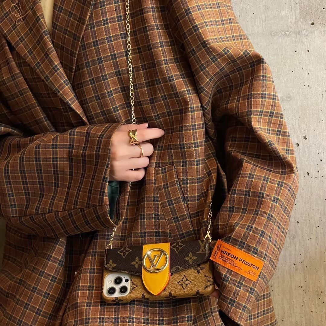 [L0UIS VUITT0N]👄革製の電話ケース📱【50%オフ+送料無料】