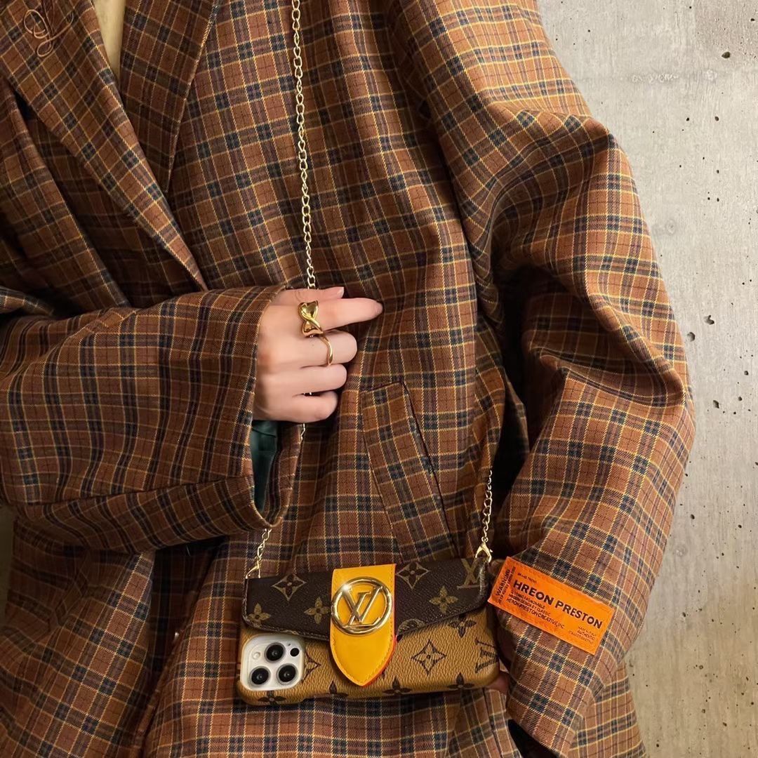 [L0UIS VUITT0N]👄革製の電話ケース📱【50%オフ+送料無料】