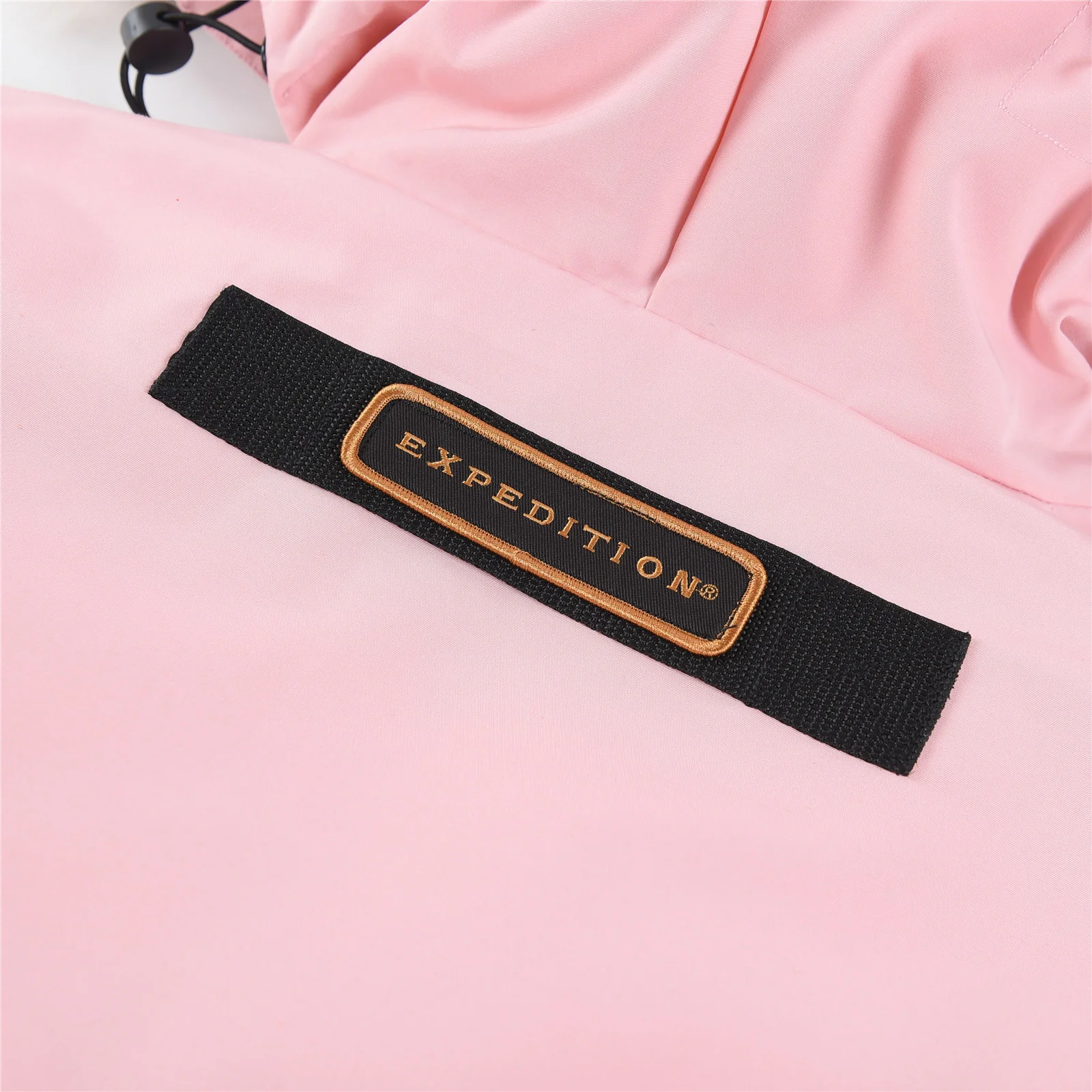 カナダグース エクスペディション パーカー 4660M、ユニセックス ダウンジャケット、ミドル丈コート（ピンク）。