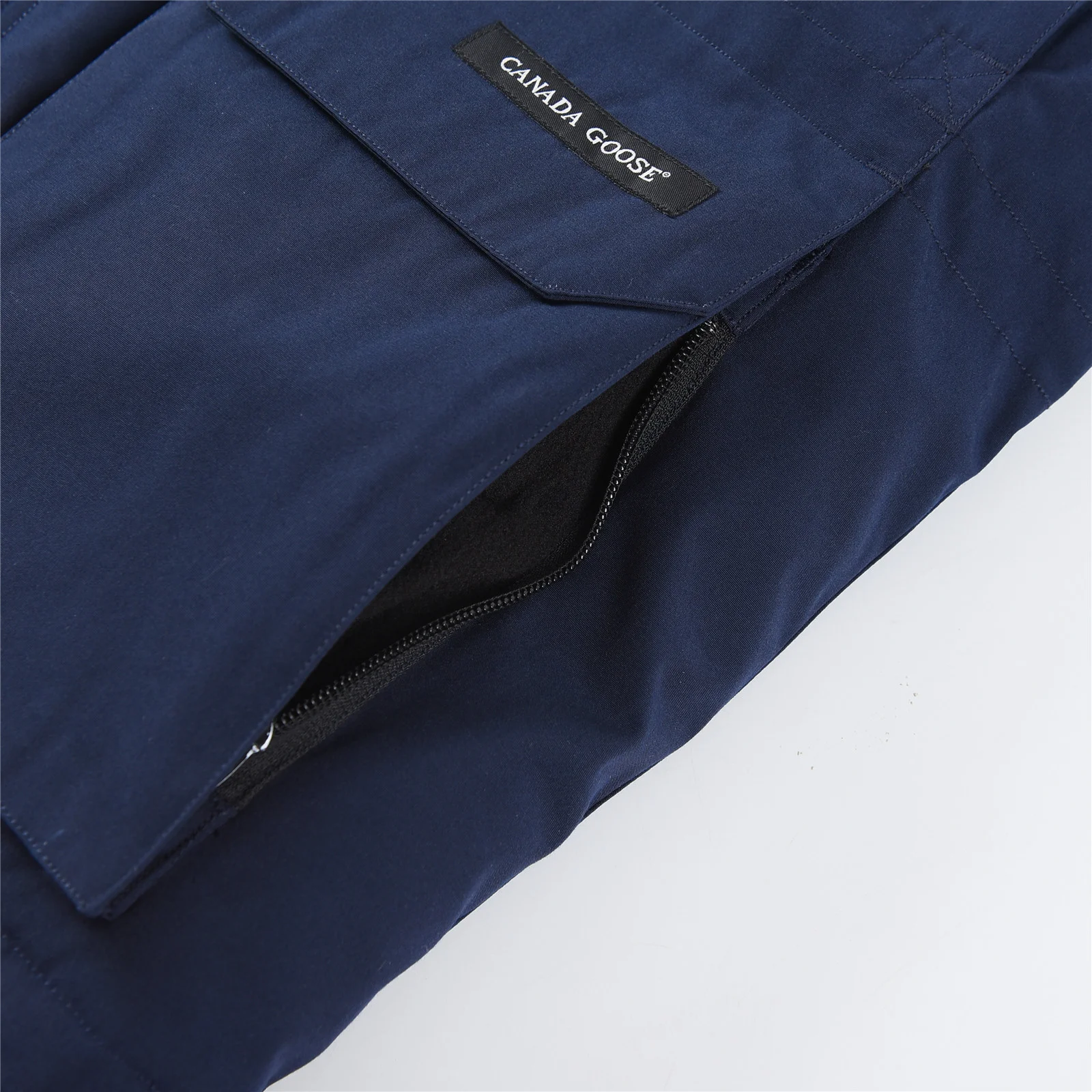カナダグース エクスペディション パーカー 4660M ユニセックス ダウンジャケット ミドル丈コート (ネイビーブルー)。