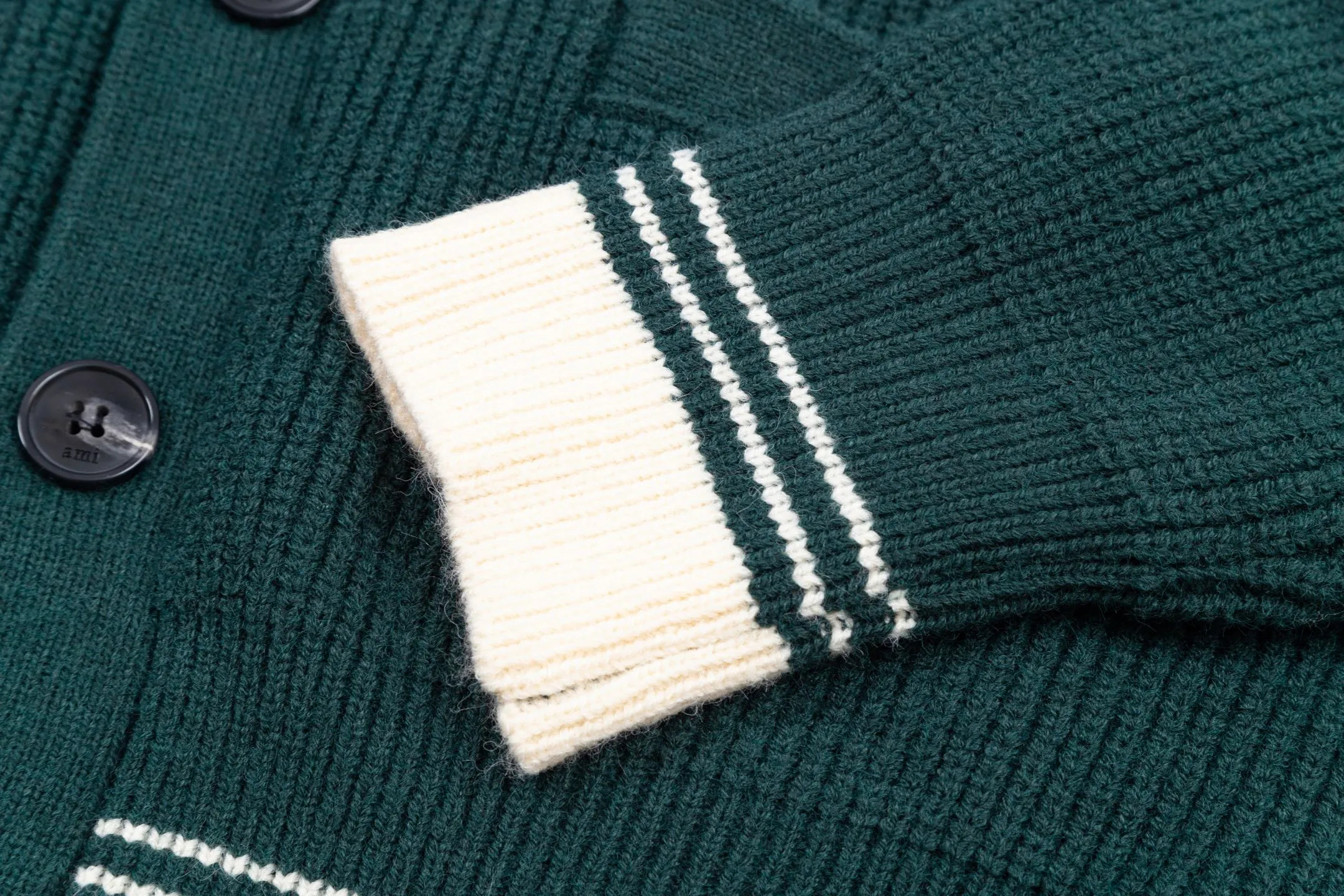 AMI PARIS（アミ パリス） オーバーサイズ ウール カーディガン 男女兼用ロゴニット