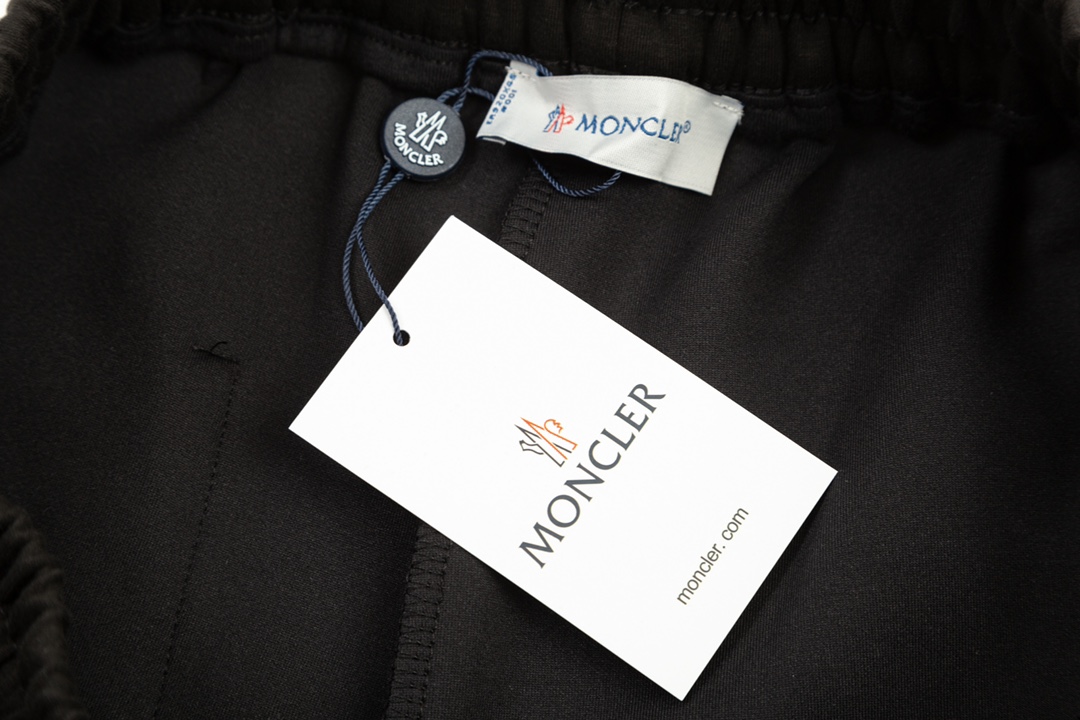 【MONCLER 公式旗艦店】モンクレール 好評に付き再入荷！