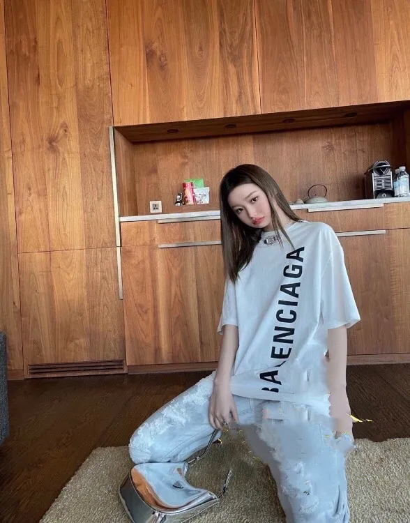 【BALENCIAGA 公式旗艦店】バレンシアガ Tシャツ ご好評に付き再入荷！