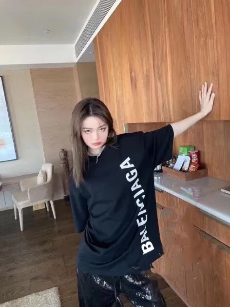 【BALENCIAGA 公式旗艦店】バレンシアガ Tシャツ ご好評に付き再入荷！