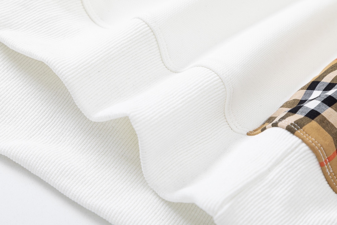 【BURBERRY】（バーバリー）長袖 ご好評に付き再入荷！