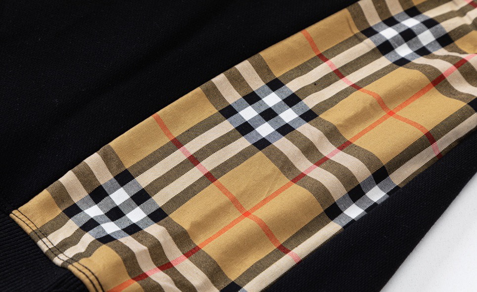 【BURBERRY】（バーバリー）長袖 ご好評に付き再入荷！