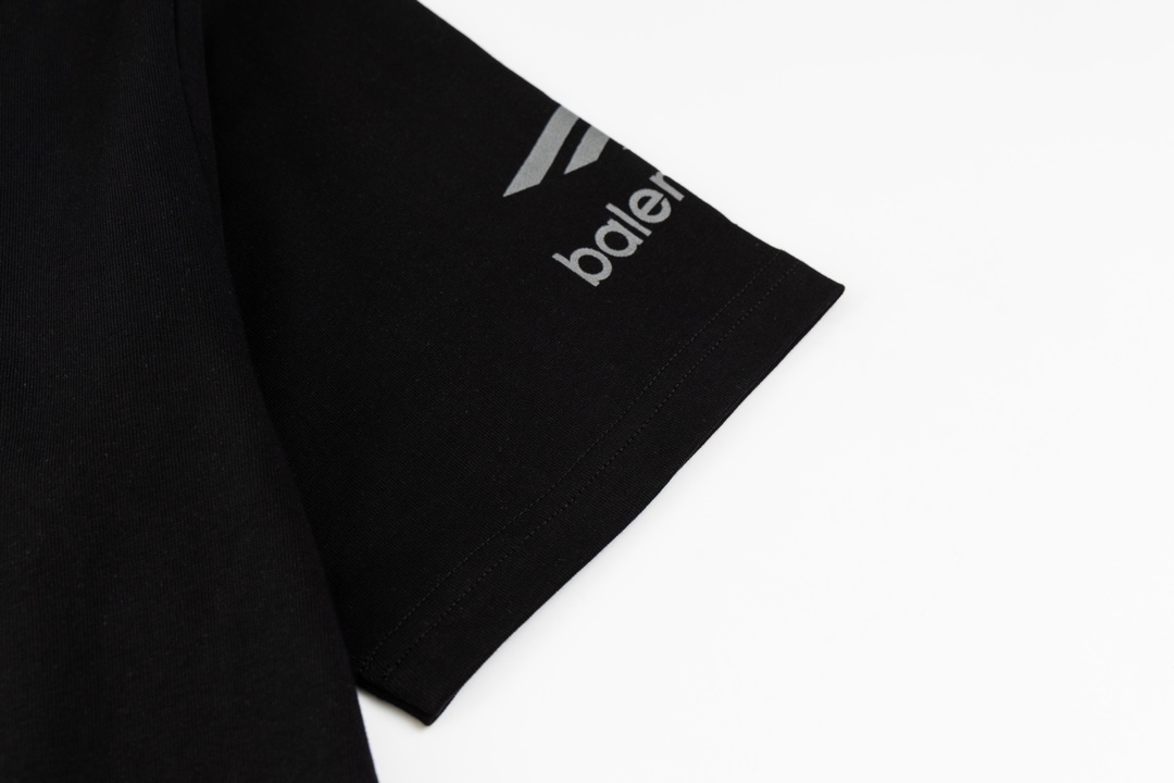 【BALENCIAGA 公式旗艦店】 バレンシアガ Tシャツ ご好評に付き再入荷！