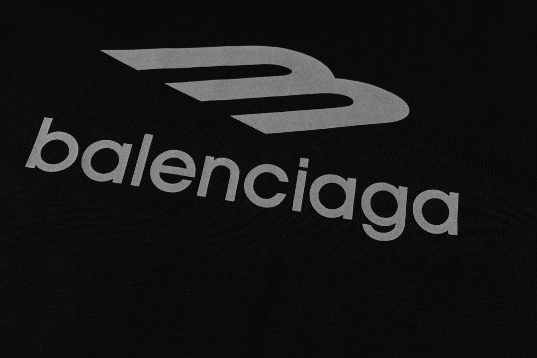 【BALENCIAGA 公式旗艦店】 バレンシアガ Tシャツ ご好評に付き再入荷！
