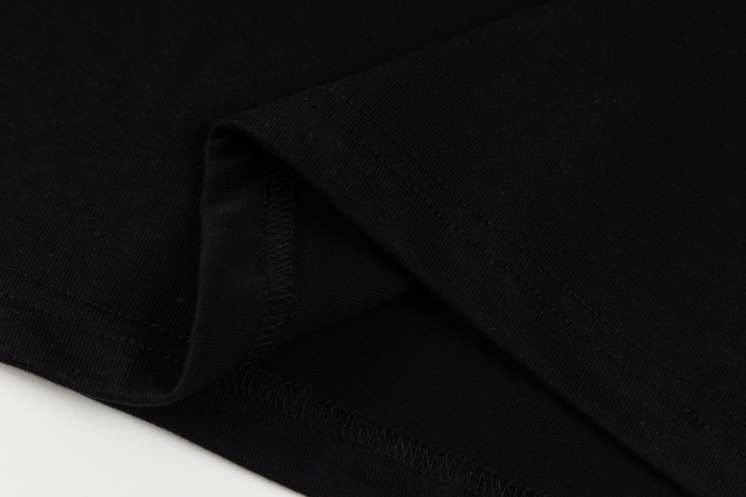 【BALENCIAGA 公式旗艦店】 バレンシアガ Tシャツ ご好評に付き再入荷！